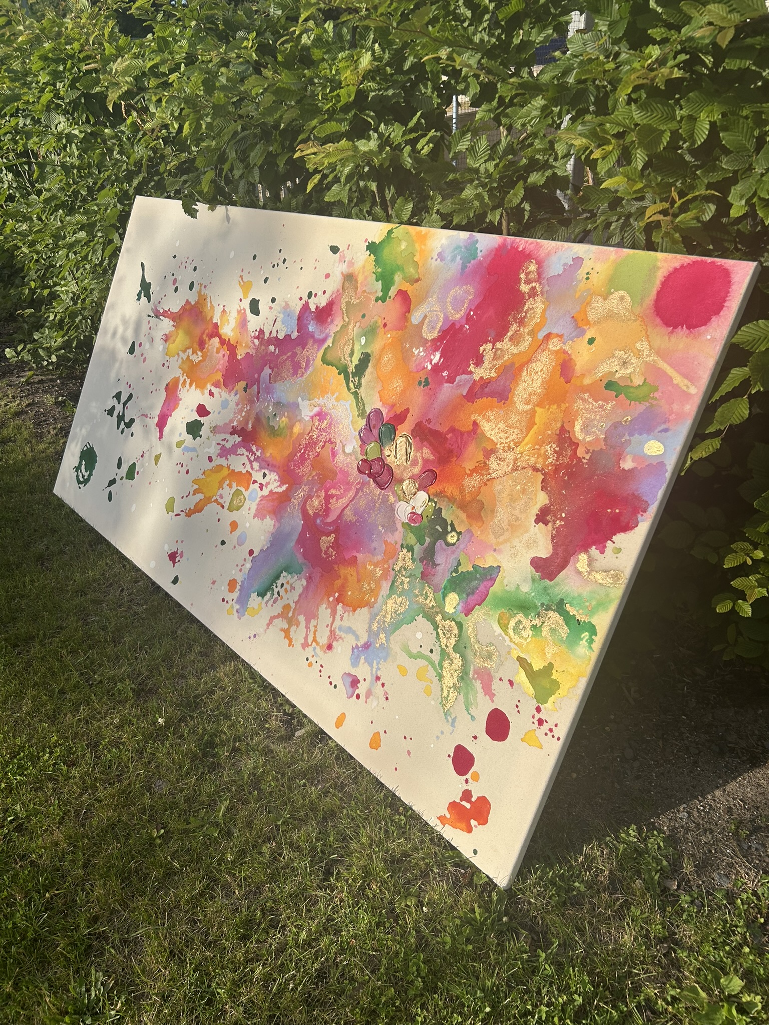 Ich lieb Leben viel zu sehr, 2025, Acryl und Gold auf roher Baumwollleinwand, Ansicht 3
